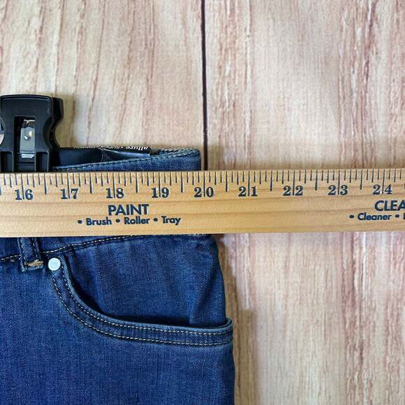 Alfred Dunner women’s jeans allure pull on size 18 / XL stretch blue denim $59 - Picture 12 of 16